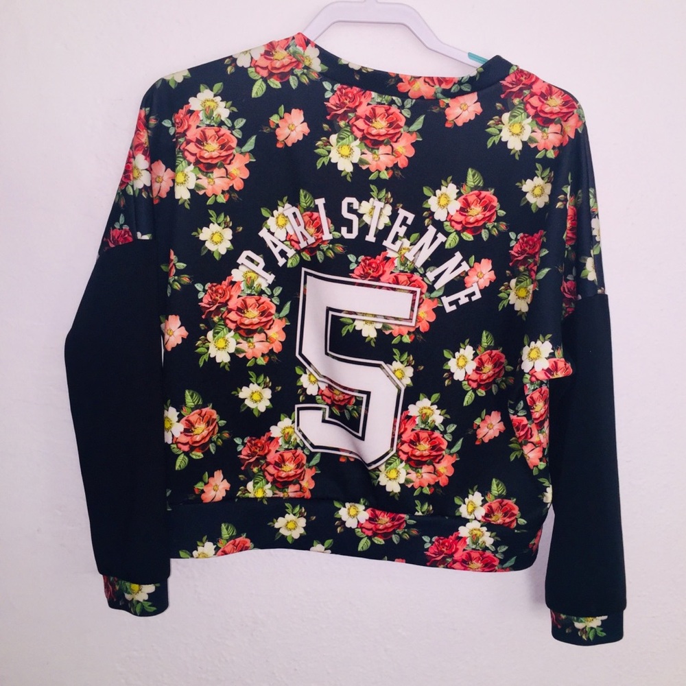 Floral pullover Size M. - Picture 6 of 8